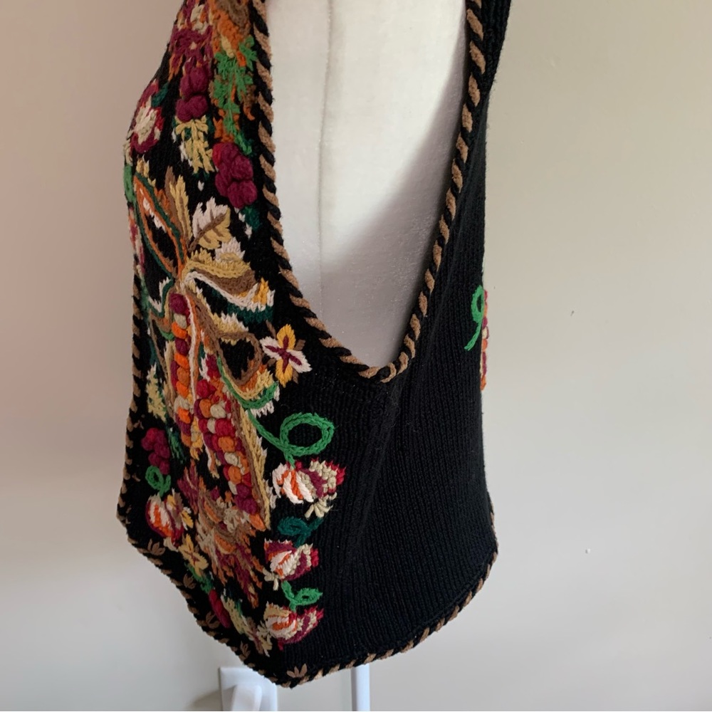 Belle Point Textured Fall Themed Pom Pom Decoration Vest Wooden Buttons - Picture 9 of 14